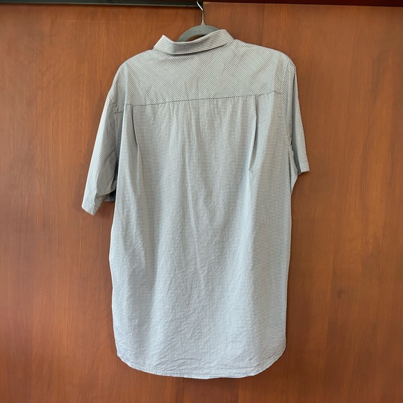 Travis Mathew striped shirt sleeve shirt - Picture 4 of 5